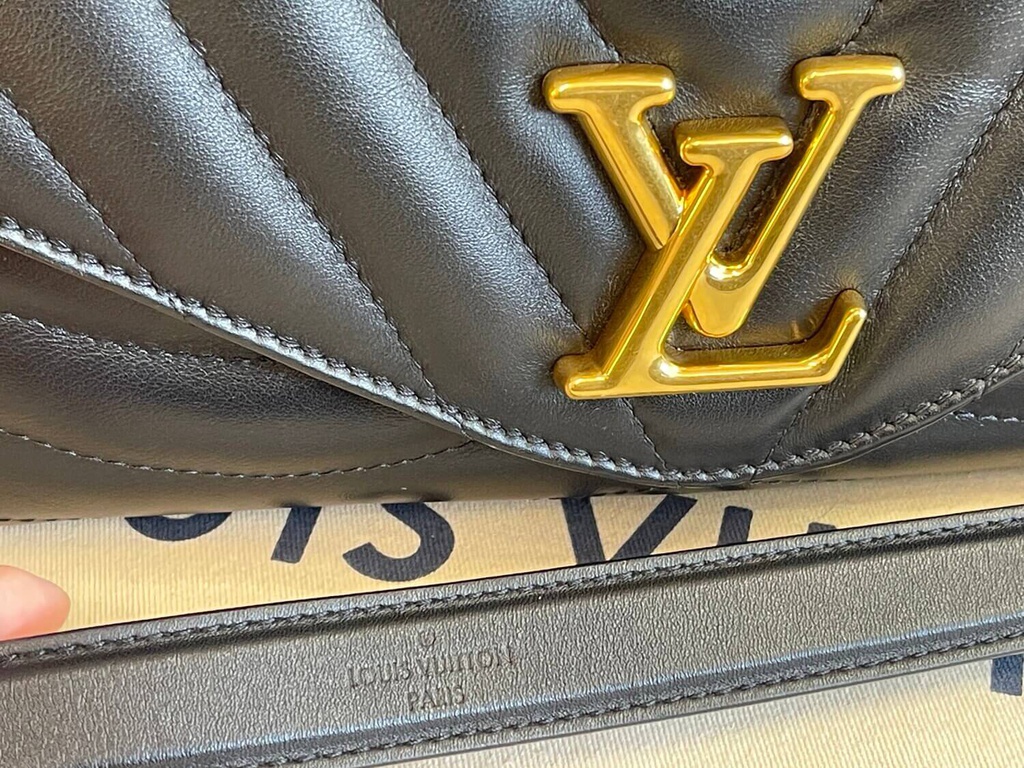100 Original Louis Vuitton New Wave Chain bag M58552